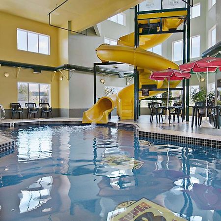 Super 8 By Wyndham Calgary Shawnessy Area Hotel Exterior photo