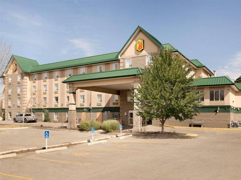 Super 8 By Wyndham Calgary Shawnessy Area Hotel Exterior photo
