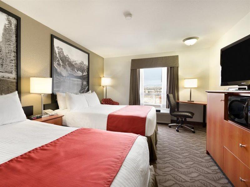 Super 8 By Wyndham Calgary Shawnessy Area Hotel Exterior photo