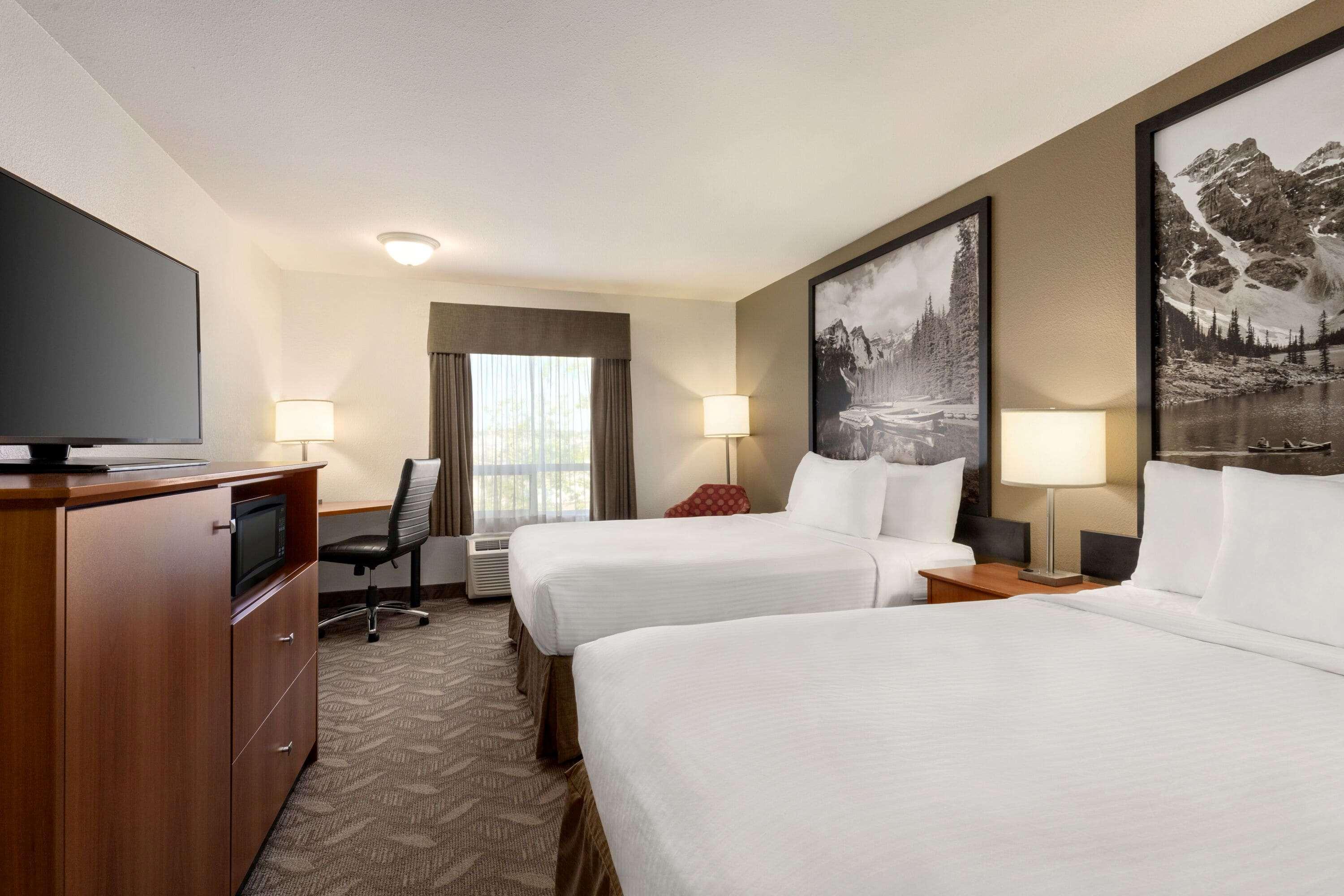 Super 8 By Wyndham Calgary Shawnessy Area Hotel Exterior photo