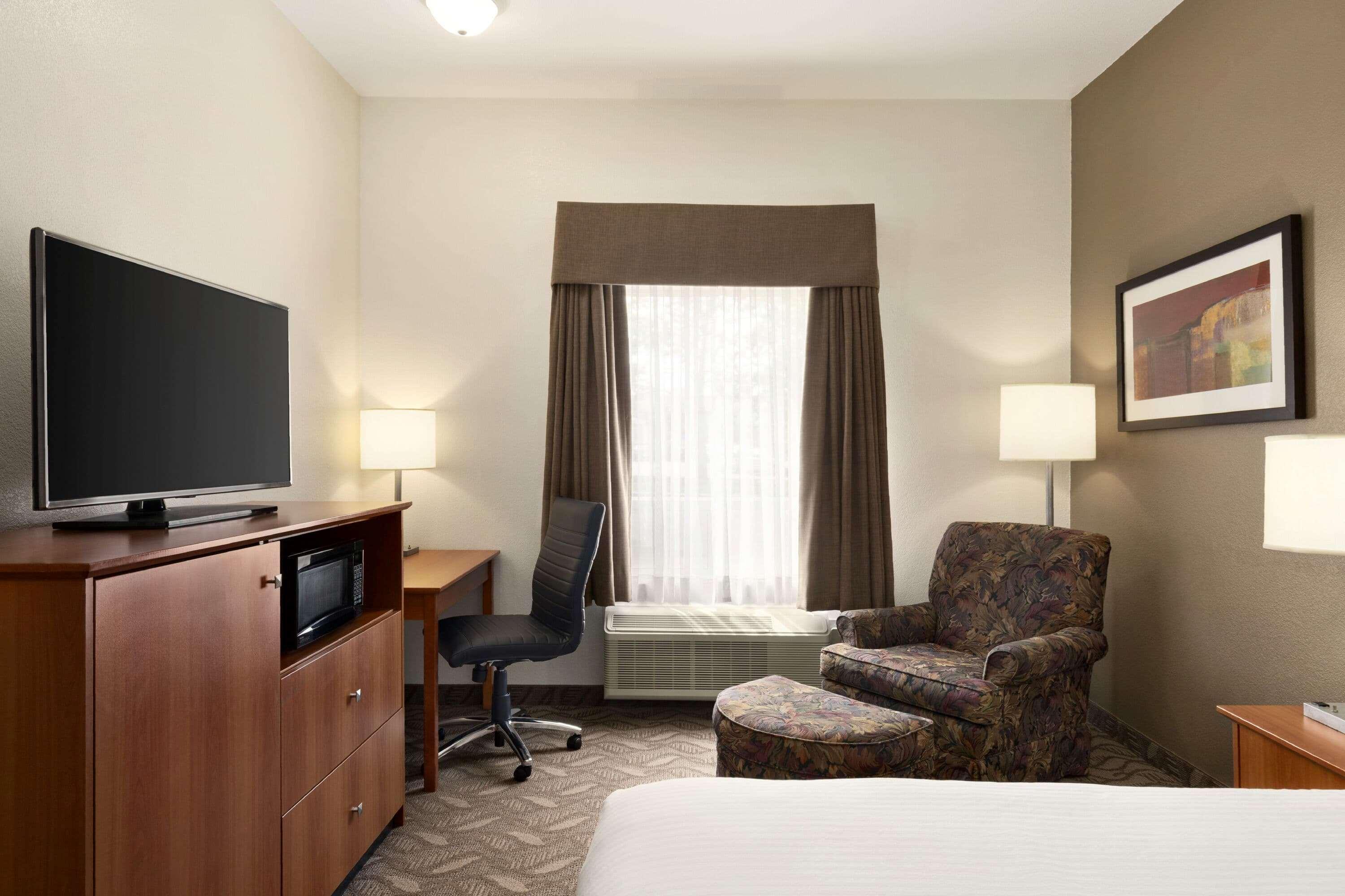 Super 8 By Wyndham Calgary Shawnessy Area Hotel Exterior photo