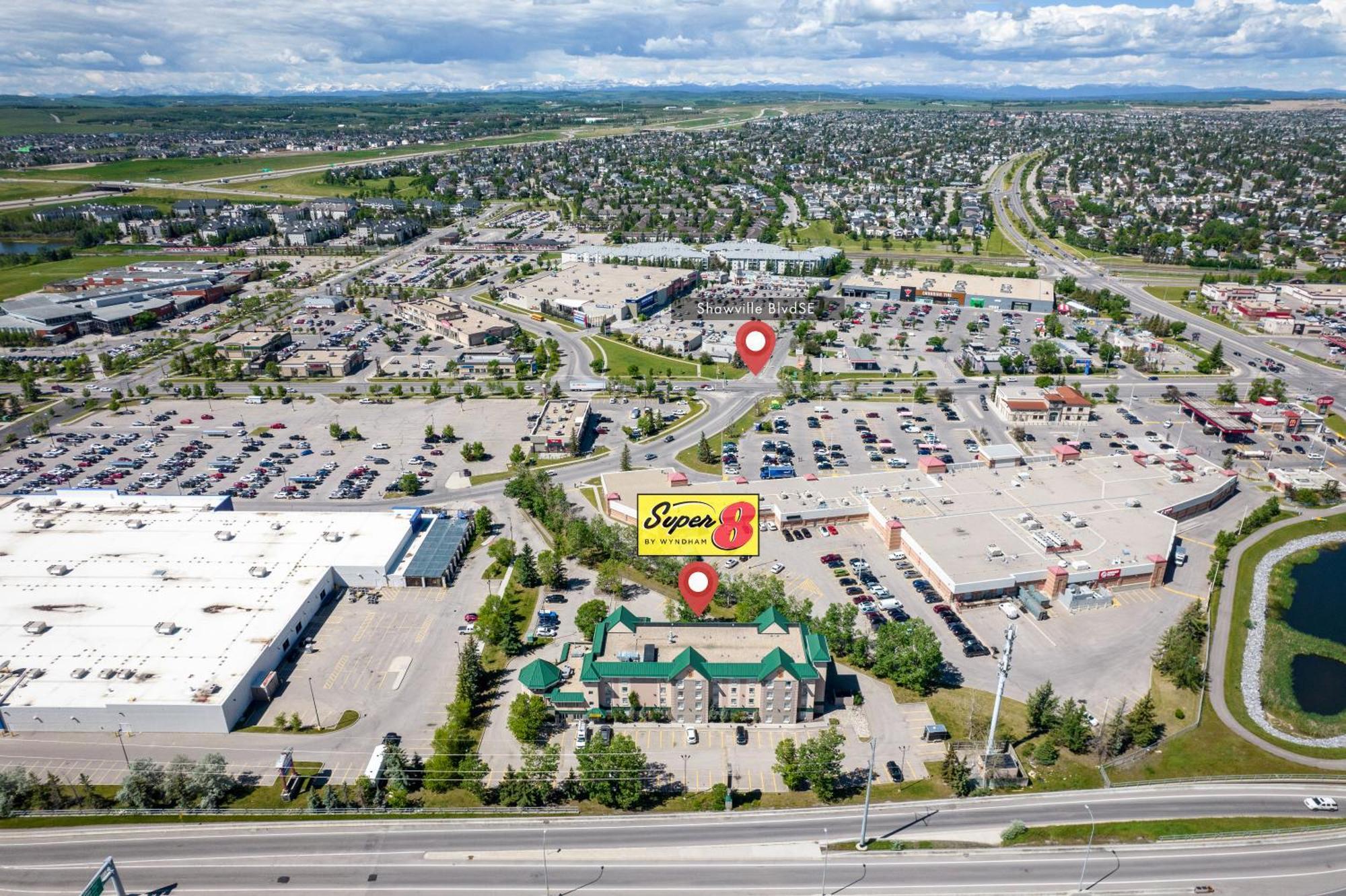 Super 8 By Wyndham Calgary Shawnessy Area Hotel Exterior photo