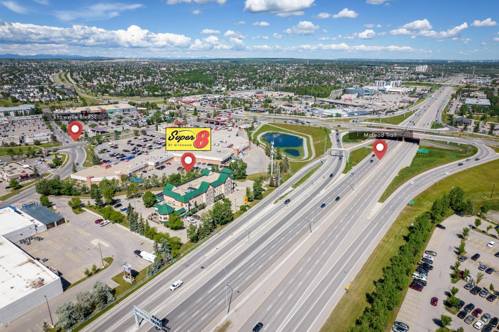 Super 8 By Wyndham Calgary Shawnessy Area Hotel Exterior photo